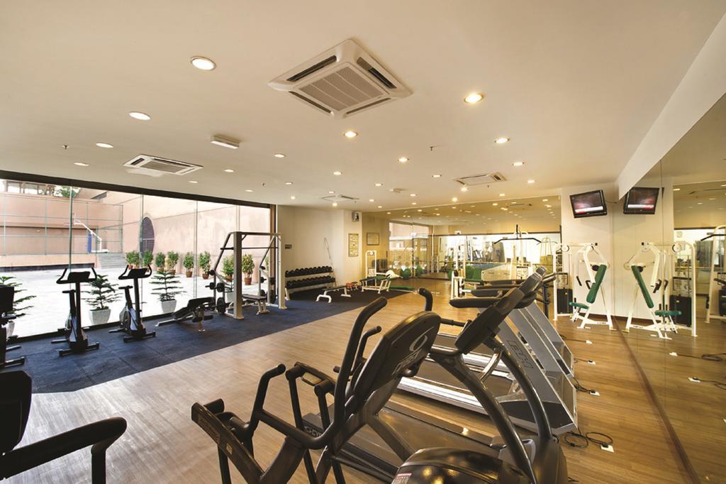 Berjaya Times Square Hotel, Kuala Lumpur Extérieur photo The gym at the hotel