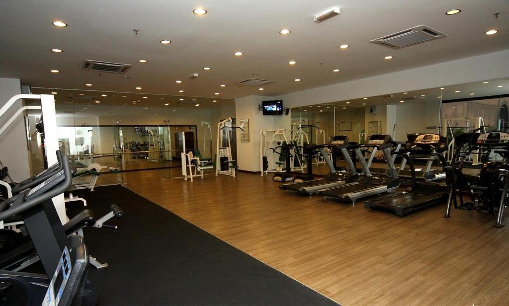 Berjaya Times Square Hotel, Kuala Lumpur Extérieur photo The gym at the hotel
